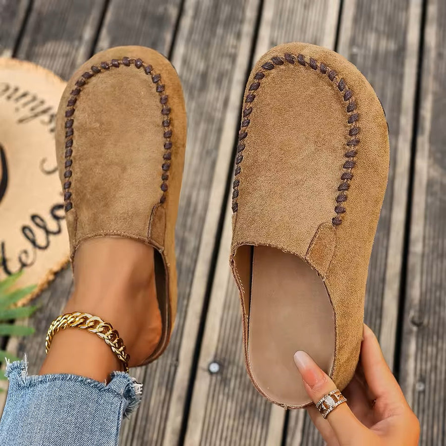 Mocassinpantoffels voor dames met sierstiksels en open hiel
