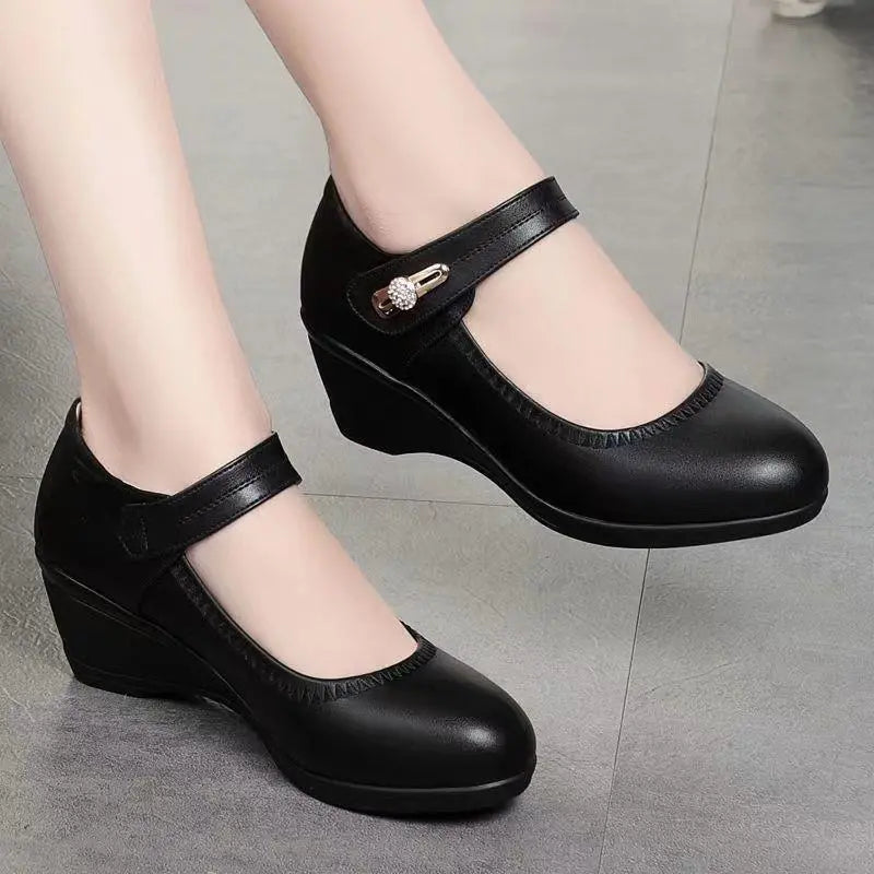 Damen Keilabsatz Schuhe mit Riemen und Schnalle