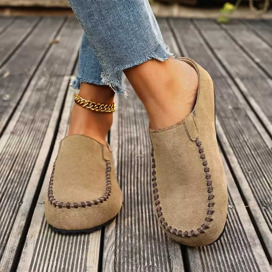 Mocassinpantoffels voor dames met sierstiksels en open hiel