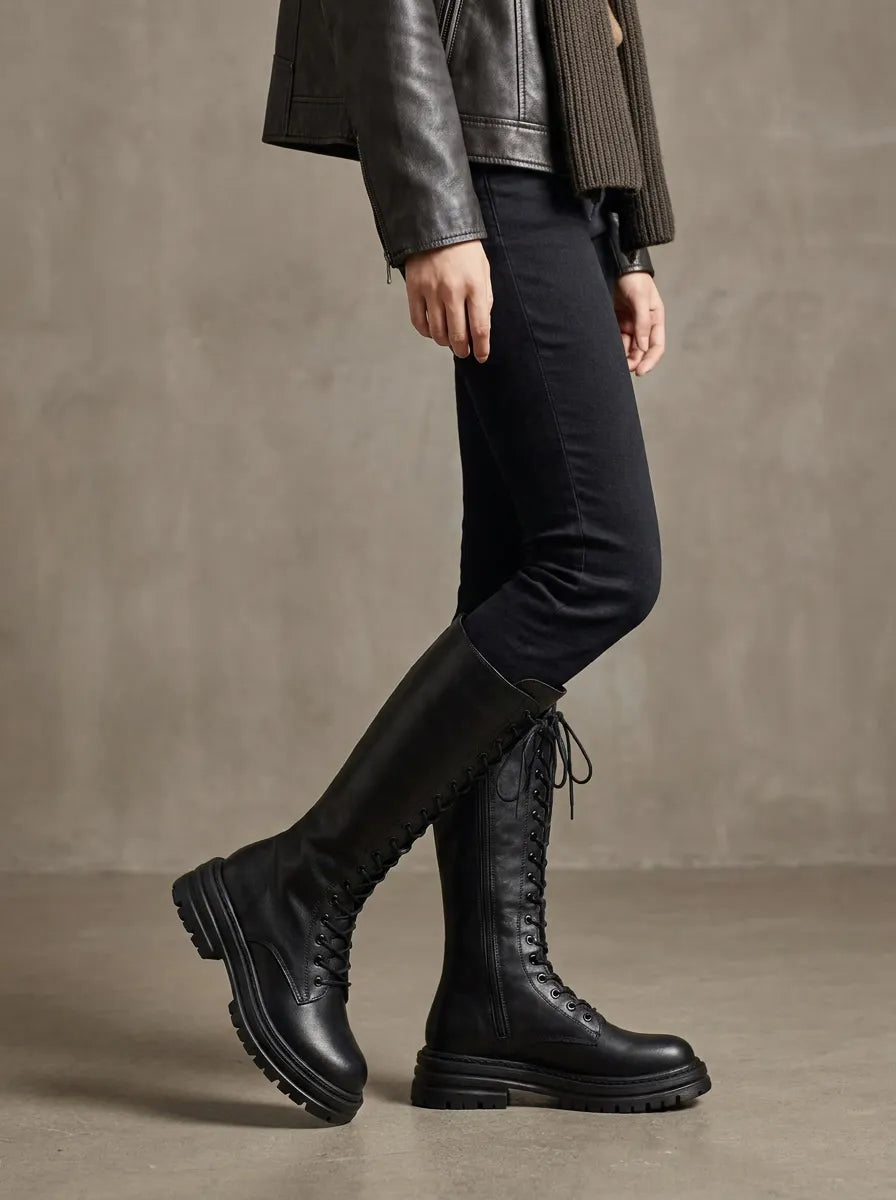 Schwarze kniehohe Schnürstiefel für Damen mit Profilsohle