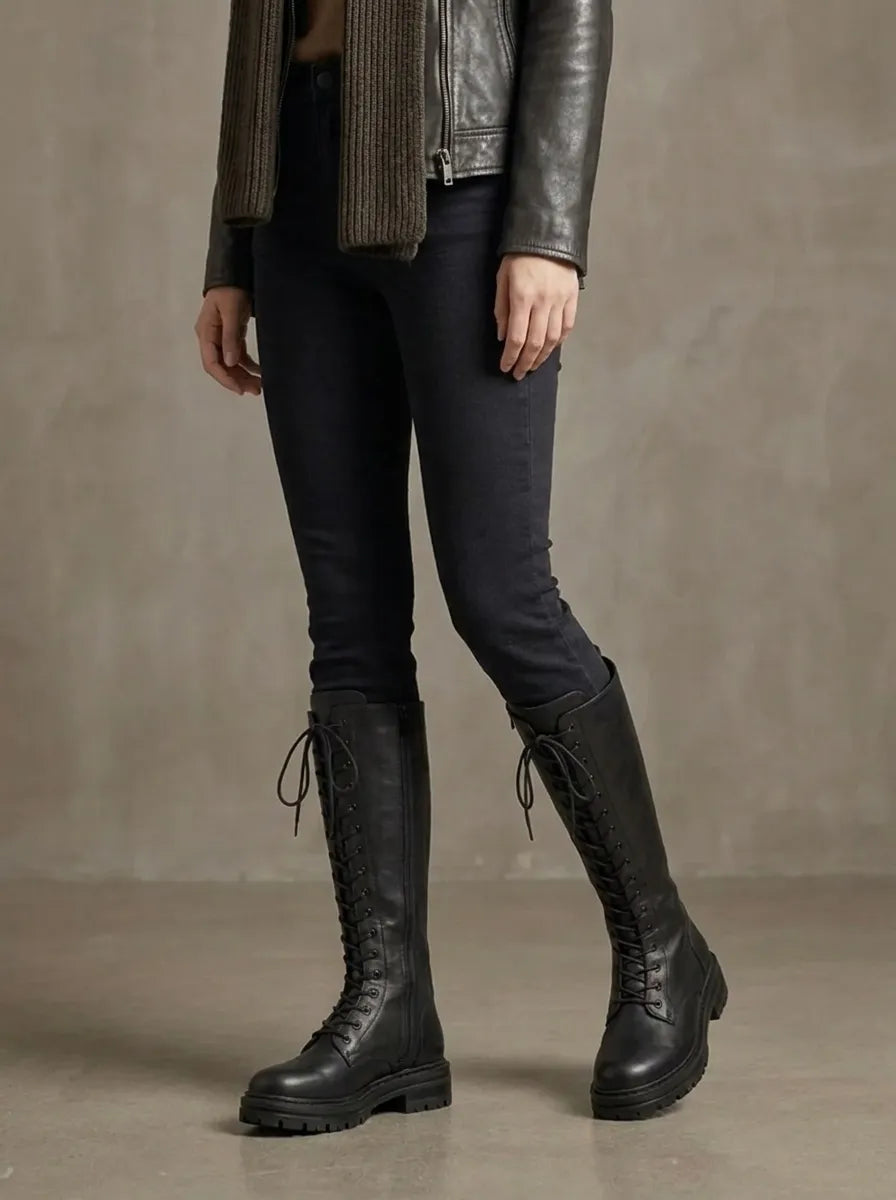 Schwarze kniehohe Schnürstiefel für Damen mit Profilsohle