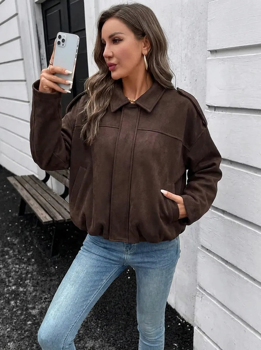Damen Kurzjacke im Bomber-Stil mit Kragen und Schulterriegeln
