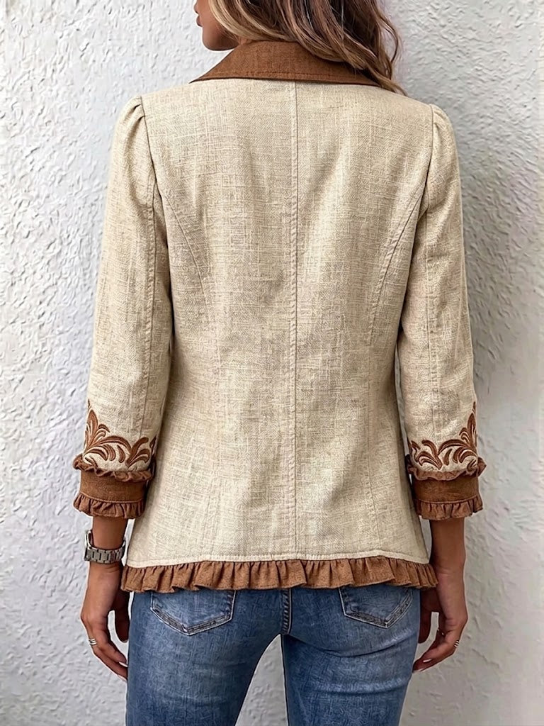Damesjack met ruches in beige en bruin, geborduurd, lange mouwen en knopen