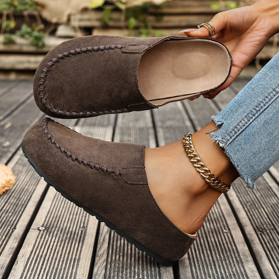 Mocassinpantoffels voor dames met sierstiksels en open hiel