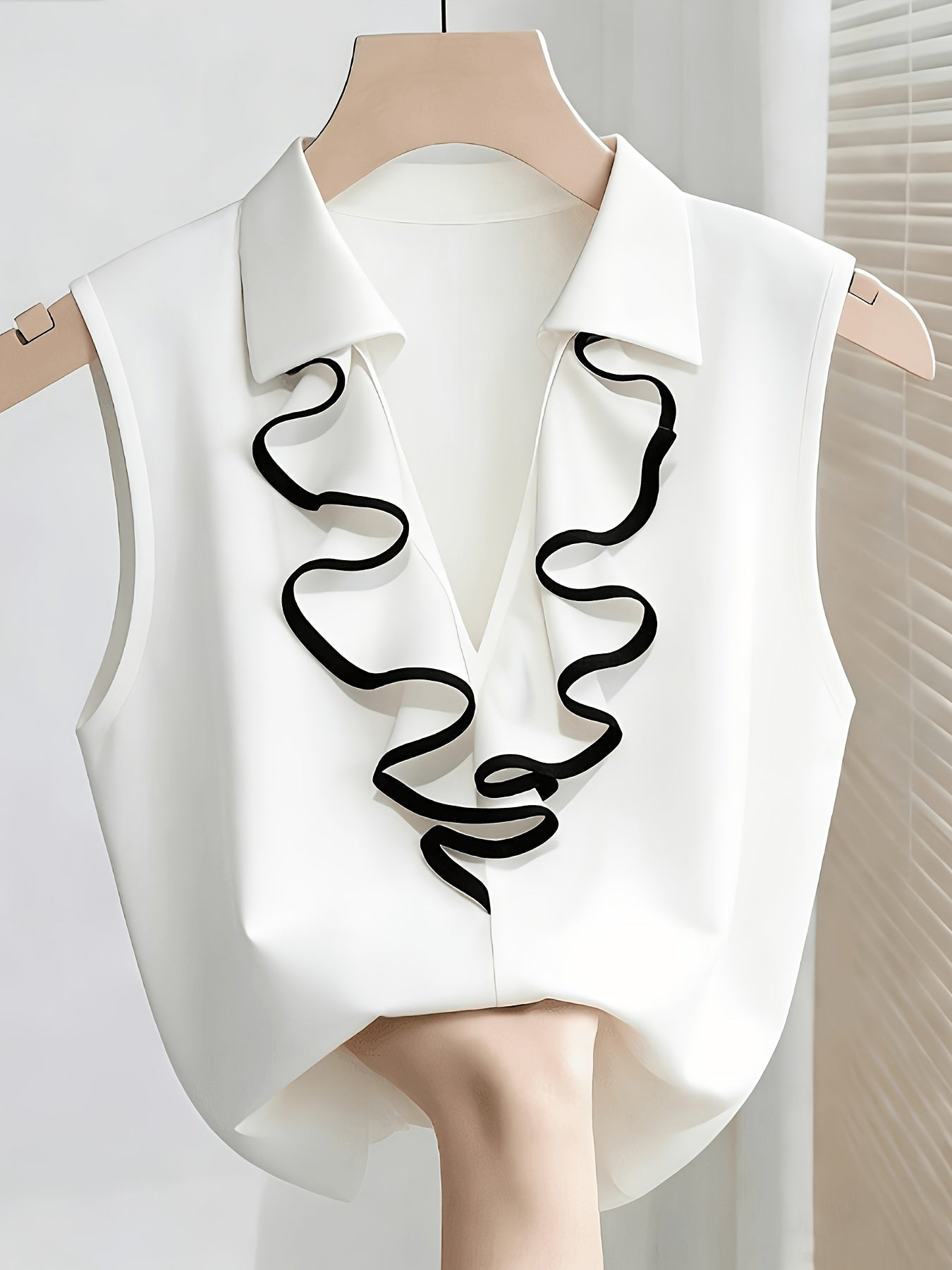 Damen Bluse ohne Ärmel mit Rüschen-Detail für Business und elegante Anlässe