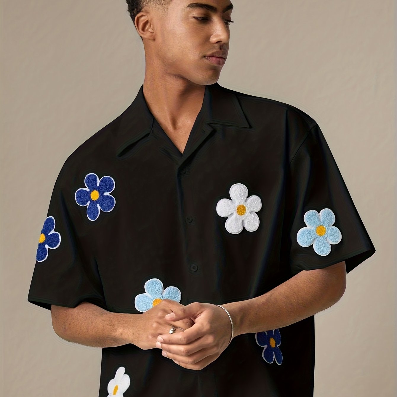 Herren Freizeit-Hemd mit Blumenstickerei und kurzem Ärmel – Modernes, verspieltes Design für Alltag und Ausgehen