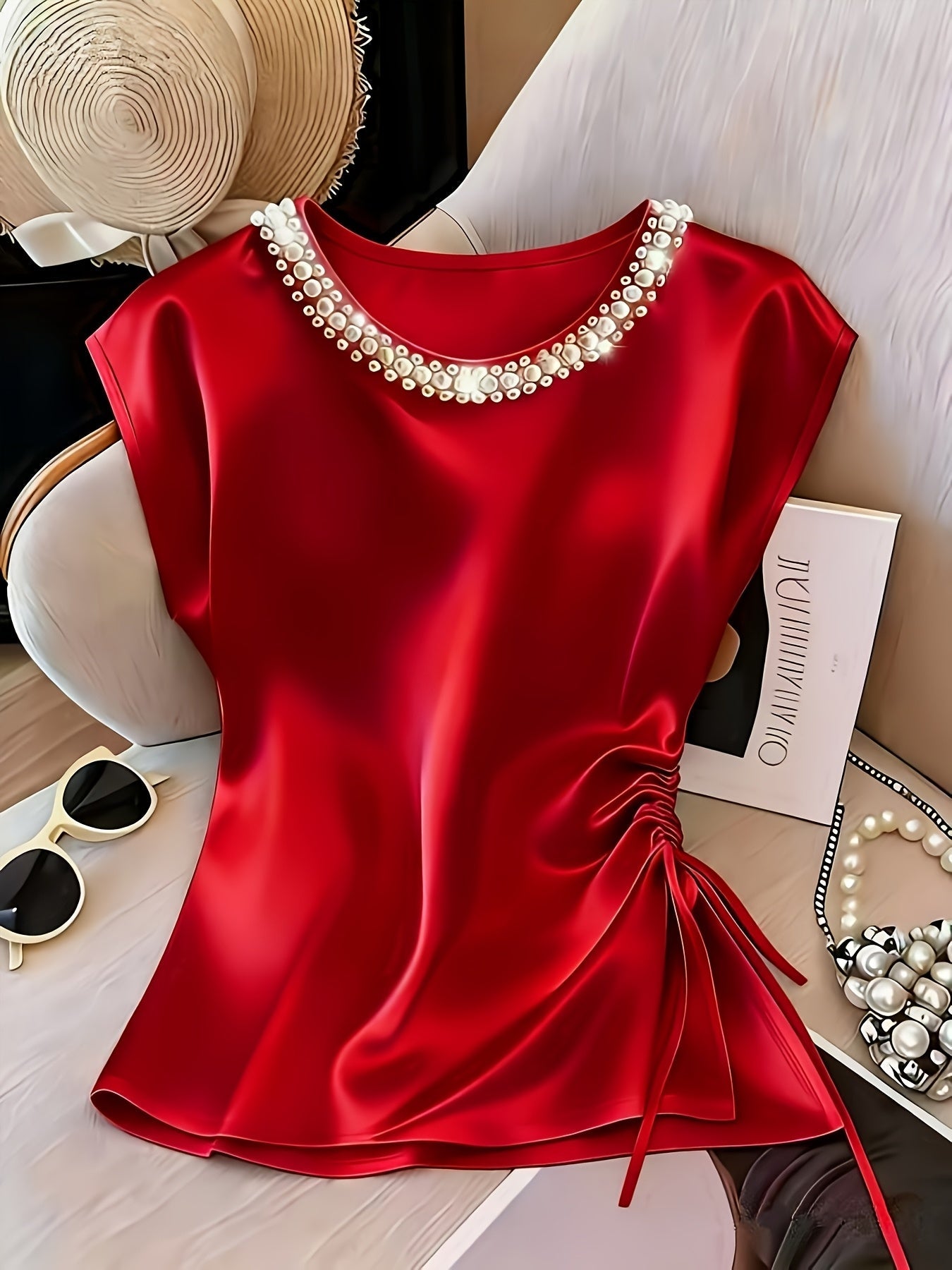Damen Elegante Satinbluse mit Perlenkragen und Raffdetails – Stilvolle Kurzarm-Bluse für festliche Anlässe