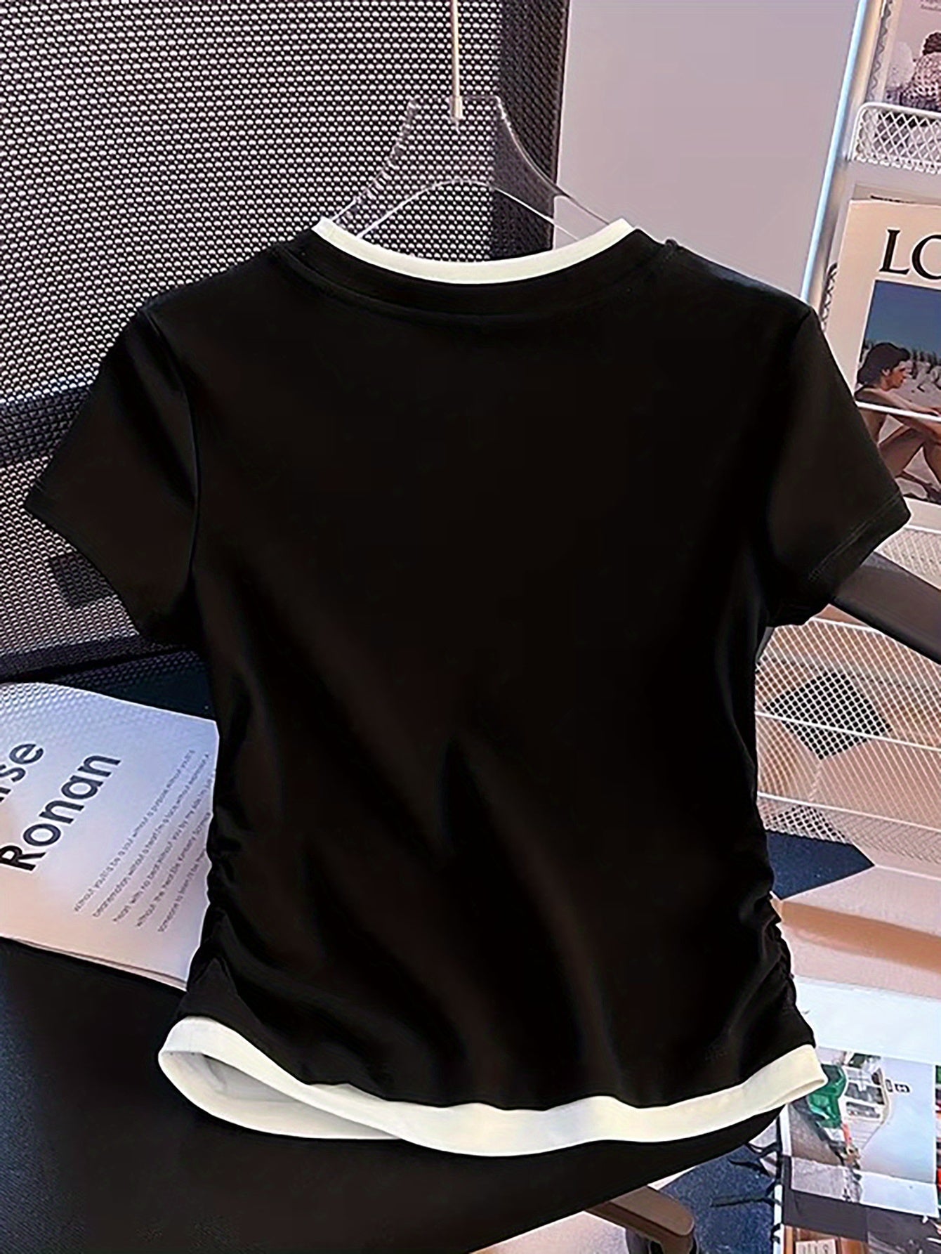 Damen Modernes Kurzarm Shirt mit Layer-Look und Umhängetasche – Lässiges Streetstyle Top