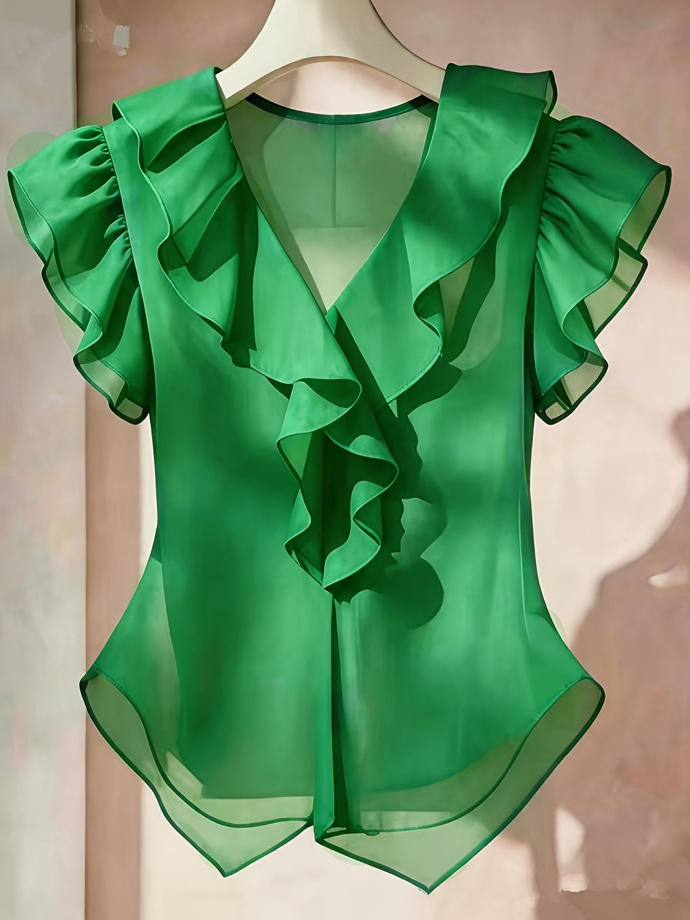 Damen Rüschenbluse mit V-Ausschnitt und Volantärmeln – Eleganter Stil für Büro und besondere Anlässe