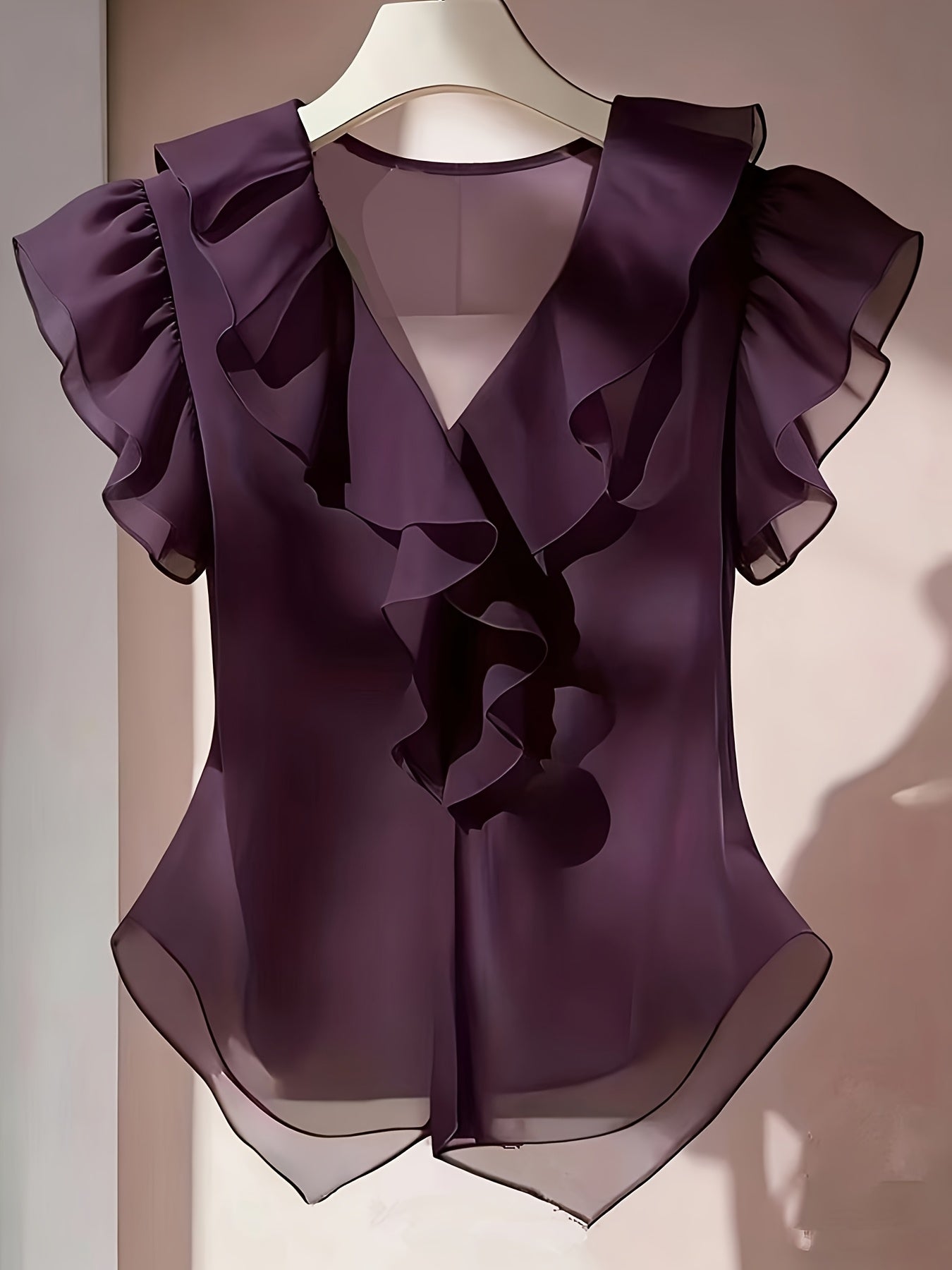 Damen Rüschenbluse mit V-Ausschnitt und Volantärmeln – Eleganter Stil für Büro und besondere Anlässe