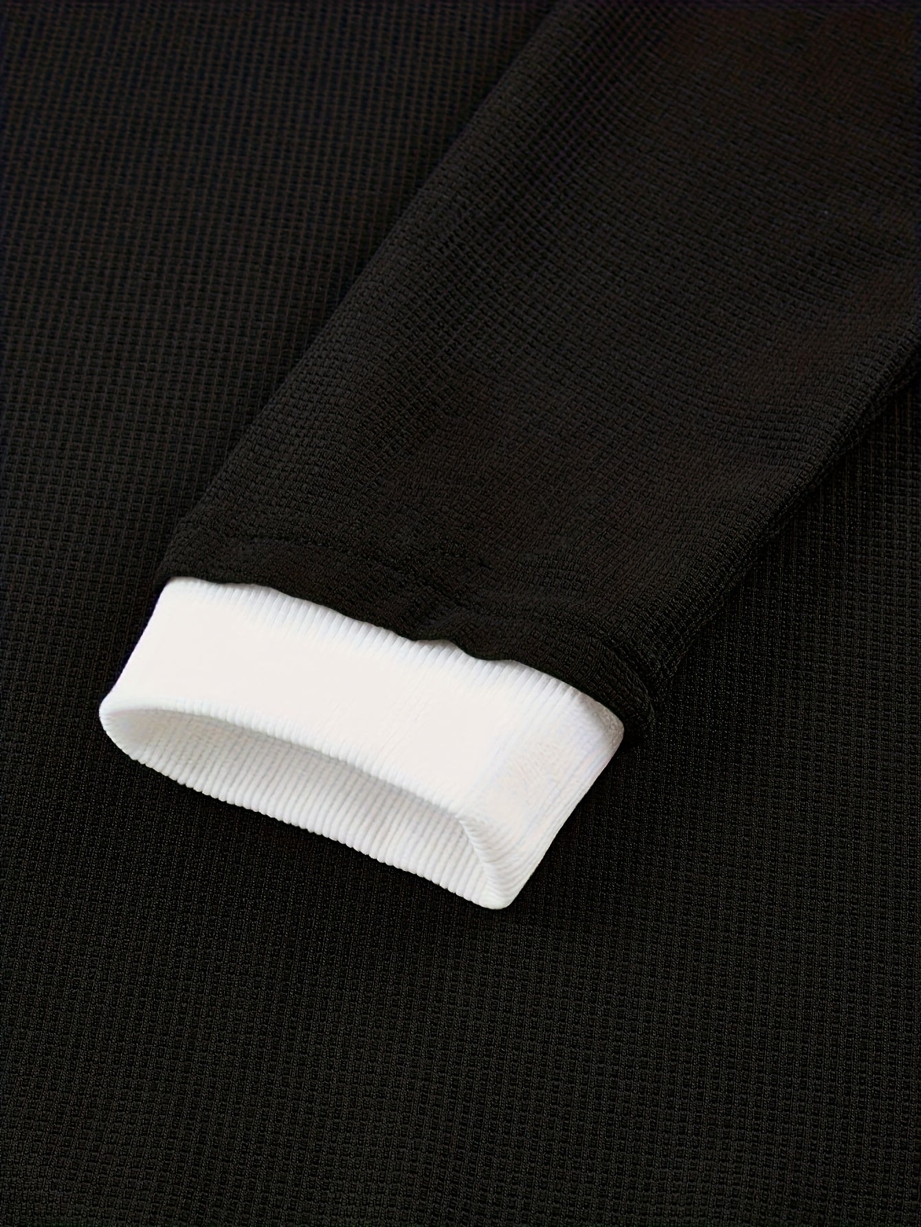 Herren V-Ausschnitt Langarmshirt Schwarz mit Kragenoptik