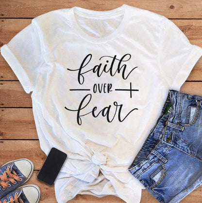 Lily – Christliches T-Shirt für Frauen mit Glaubensbotschaft