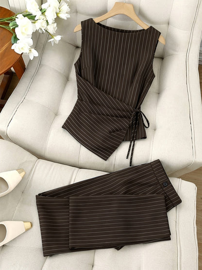 Damen Business Set mit Nadelstreifen – Ärmelloses Wickel-Top und Elegante Hose