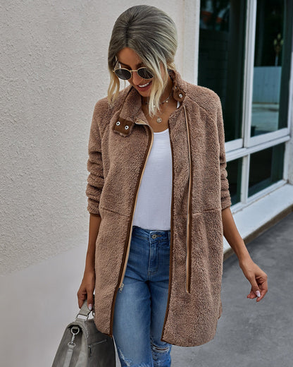 Donna – Warmer Damenmantel mit Taschen aus Kunstfell