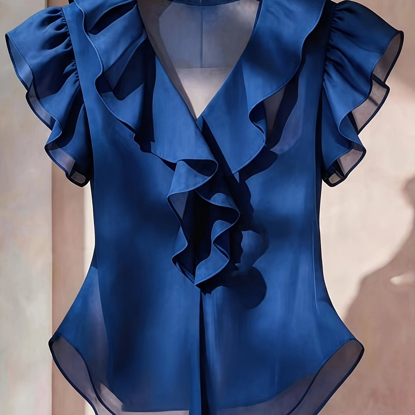 Damen Rüschenbluse mit V-Ausschnitt und Volantärmeln – Eleganter Stil für Büro und besondere Anlässe