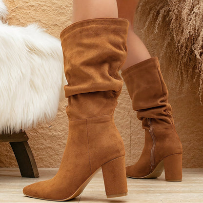 Damen Stiefel mit Blockabsatz und spitzer Kappe, geraffter Schaft, Reißverschluss