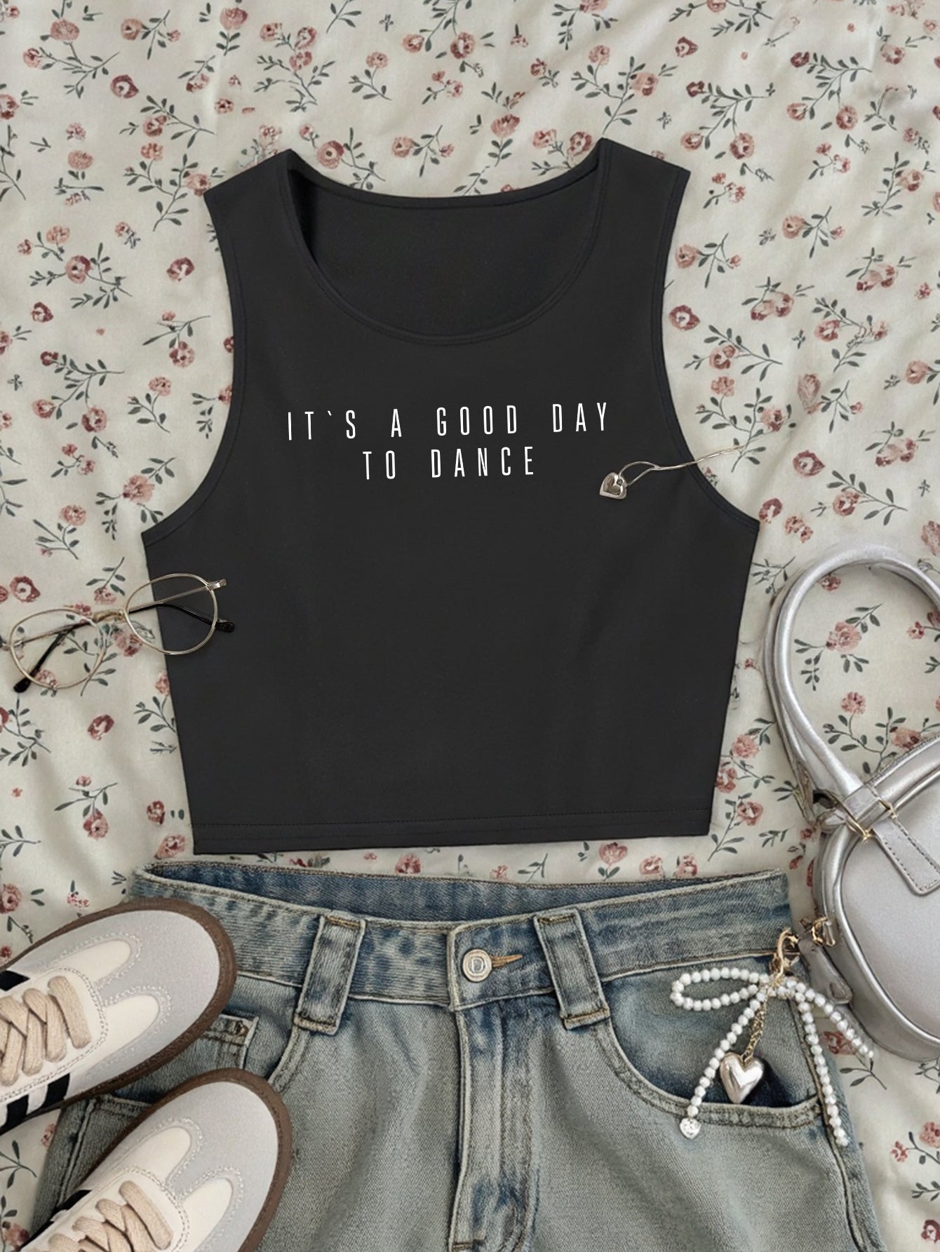 Damen Crop Top mit Print 'It's a Good Day to Dance' – Modernes Tanz-Statement, Freizeit & Streetwear
