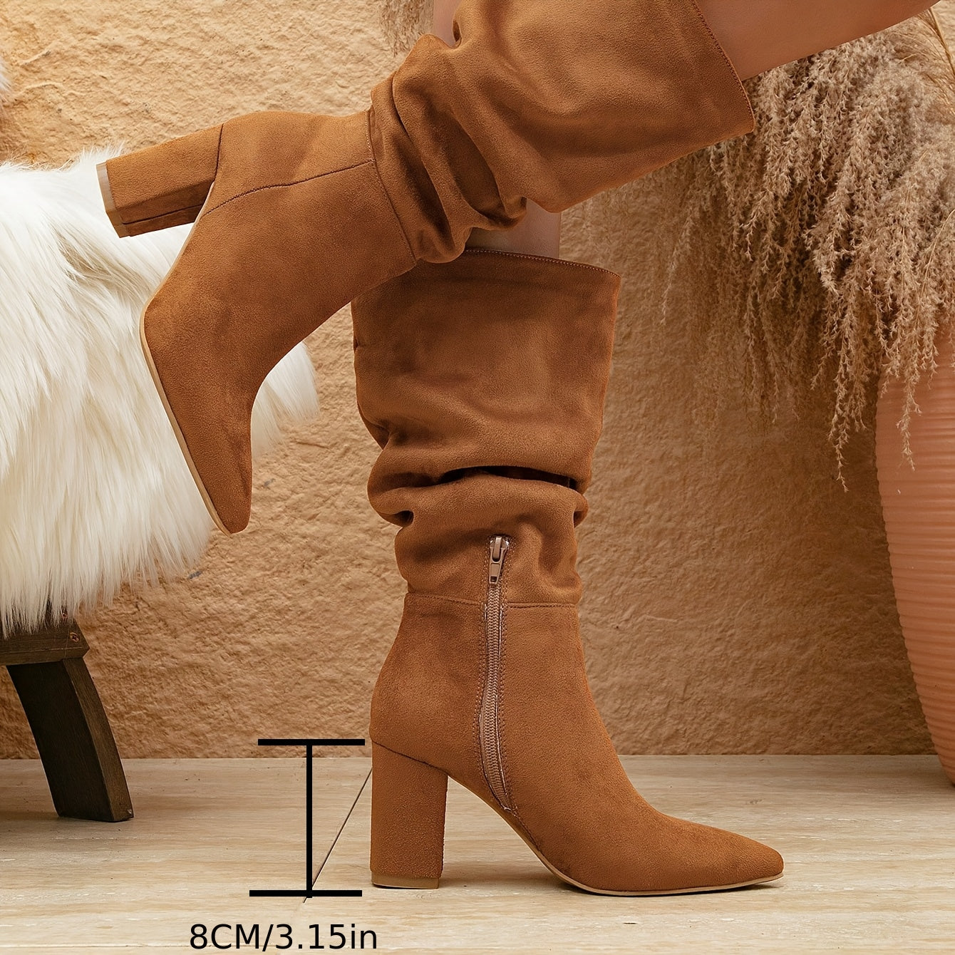 Damen Stiefel mit Blockabsatz und spitzer Kappe, geraffter Schaft, Reißverschluss