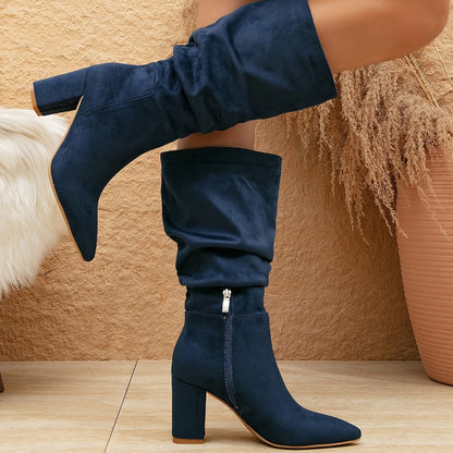 Damen Stiefel mit Blockabsatz und spitzer Kappe, geraffter Schaft, Reißverschluss