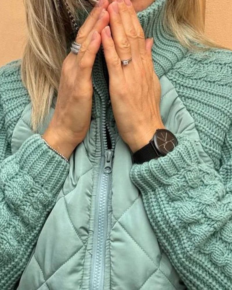Damen Steppweste mit Strickärmeln und Stehkragen