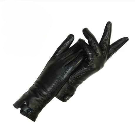 Schwarze Handschuhe aus geschmeidigem Material mit Ziernähten