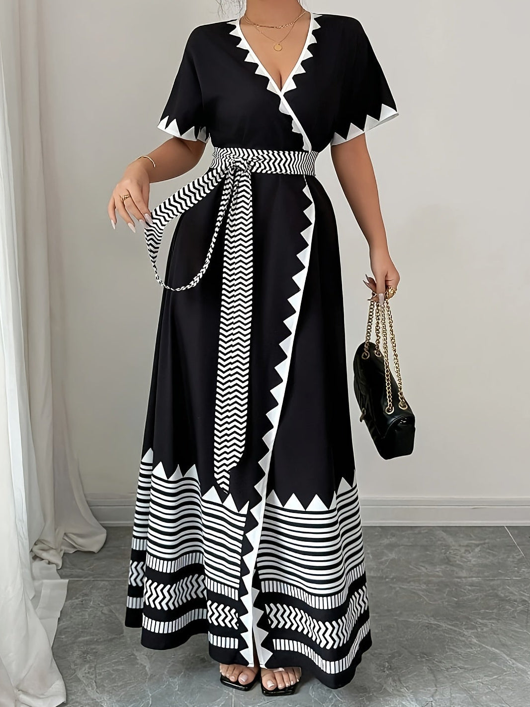 Damen Maxikleid mit grafischem Muster und Taillengürtel – Eleganter Boho-Stil für besondere Anlässe
