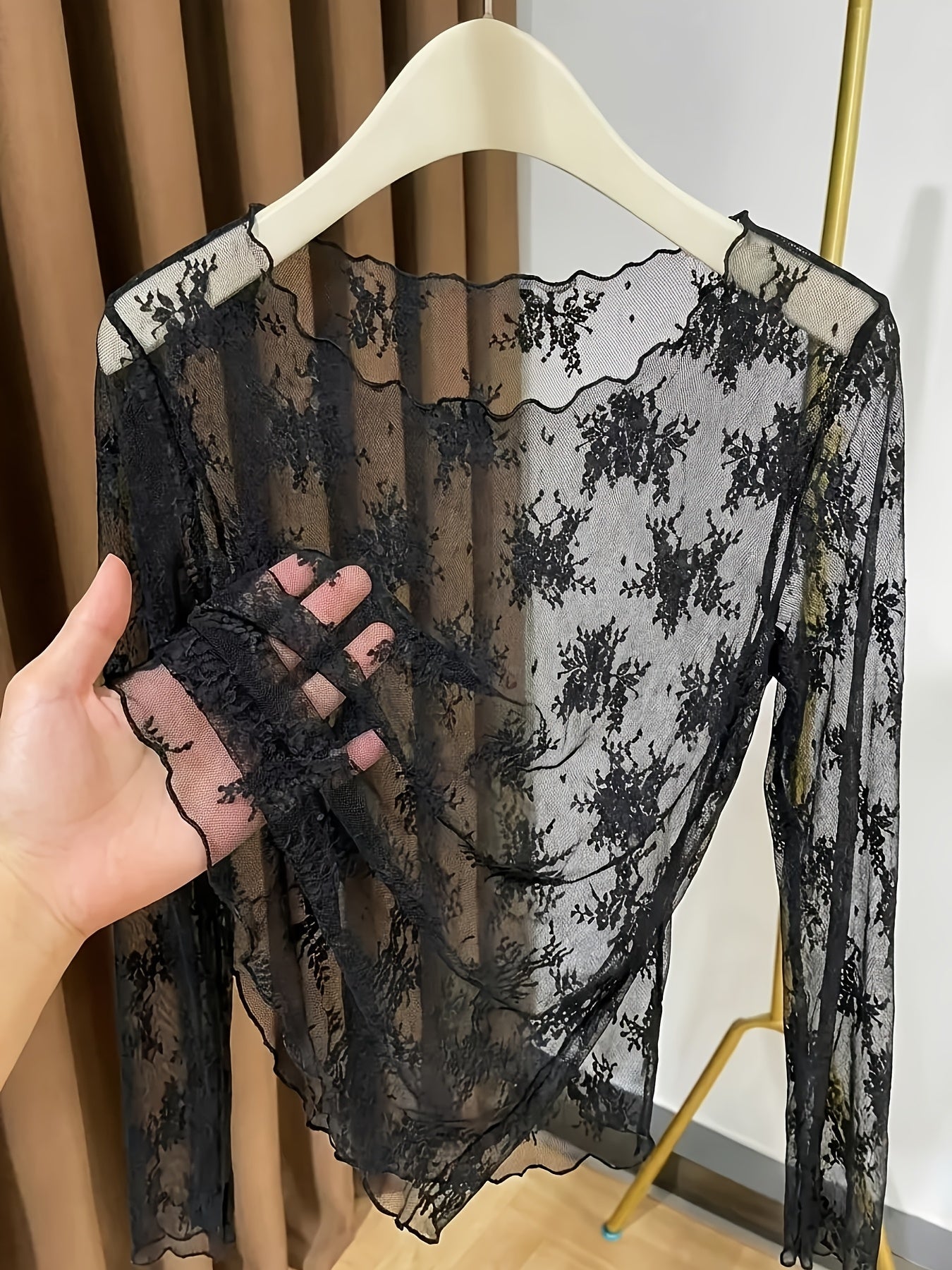 Damen Langarm Mesh-Top mit floraler Stickerei und femininen Details – Elegantes Statement für besondere Anlässe