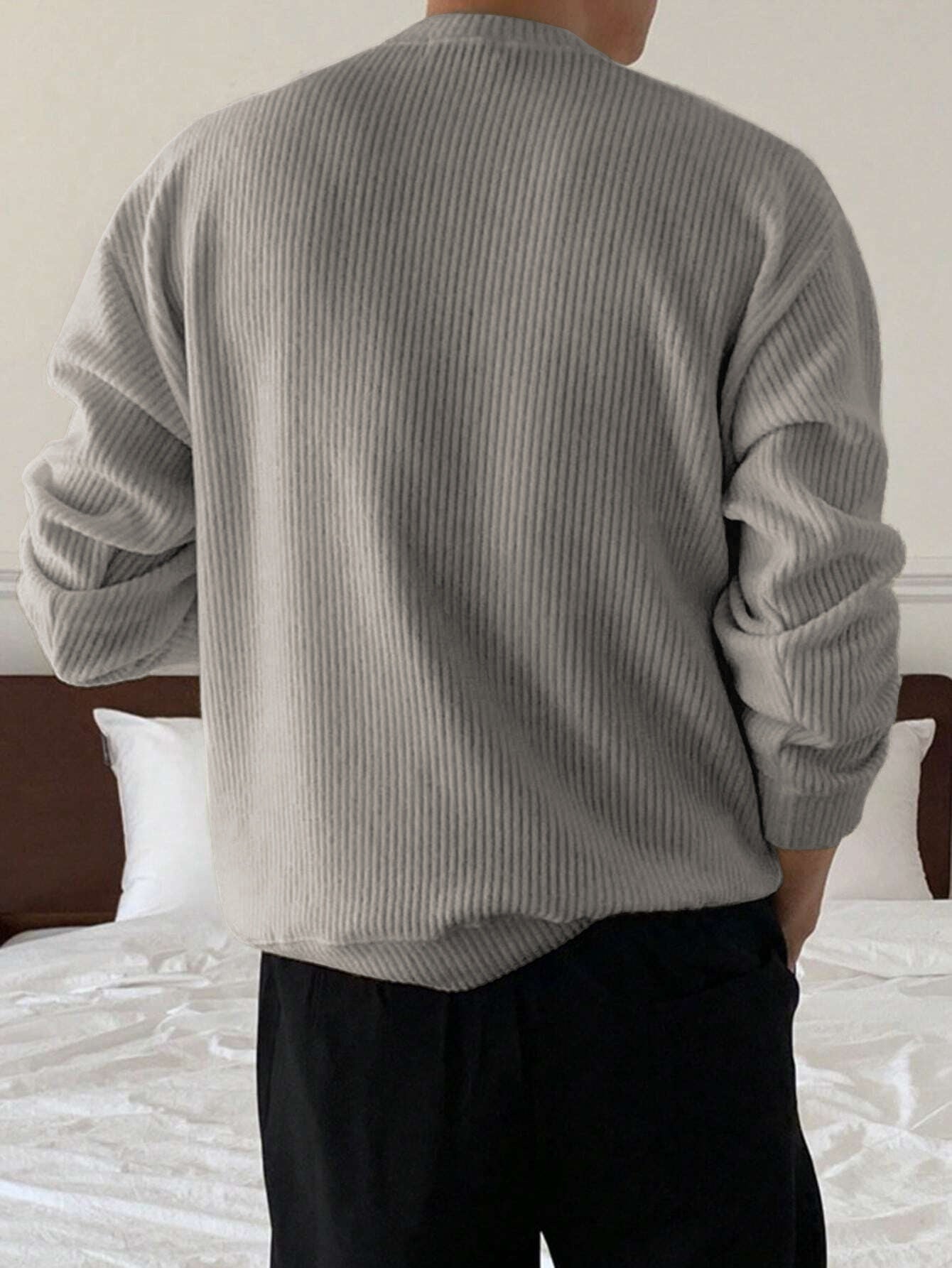 Geripptes Herren Langarmshirt mit Rundhalsausschnitt in verschiedenen Farben