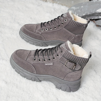 Winterstiefel gefüttert mit Schnürung, dicker Sohle und Schnallendetail