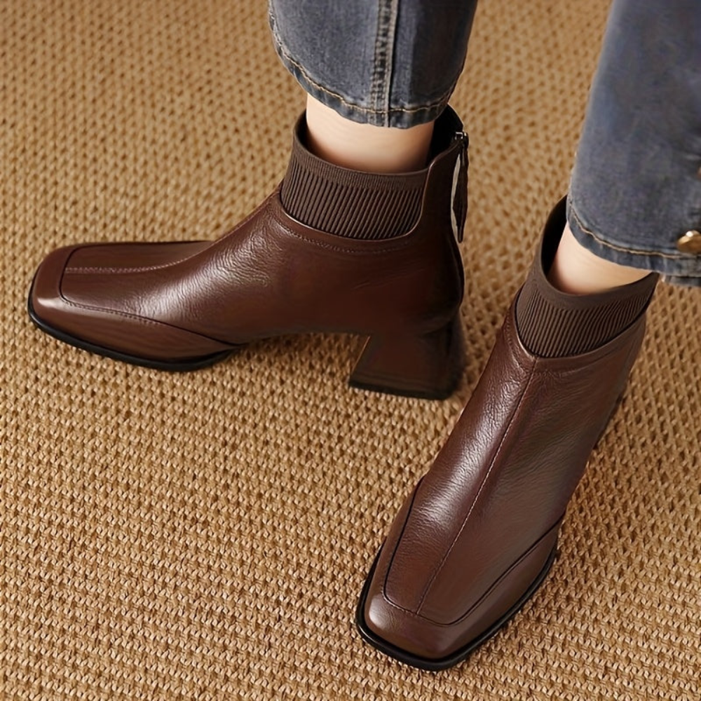Damen Stiefelette mit eckiger Zehenpartie & geripptem Schaft, Blockabsatz
