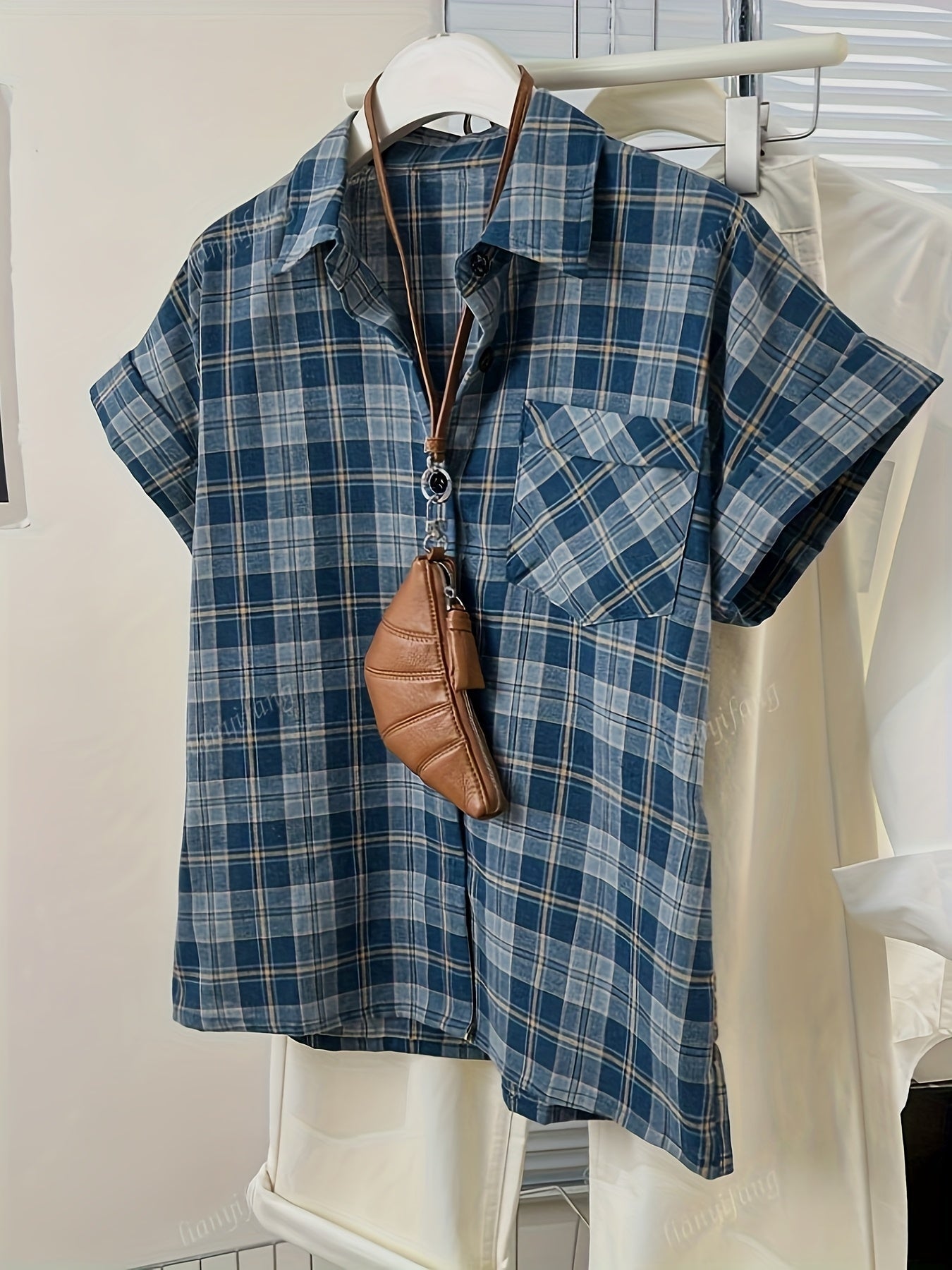 Herren Kariertes Kurzarm-Hemd im Casual-Look – Zeitloses Design für Freizeit und Büro