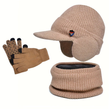 Set met gebreide wintermuts met klep en oorflappen, handschoenen en sjaal