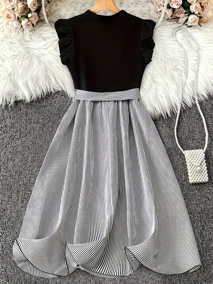 Damen Elegantes Kleid mit Streifenrock und Gürtel – Femininer Stil für besondere Anlässe