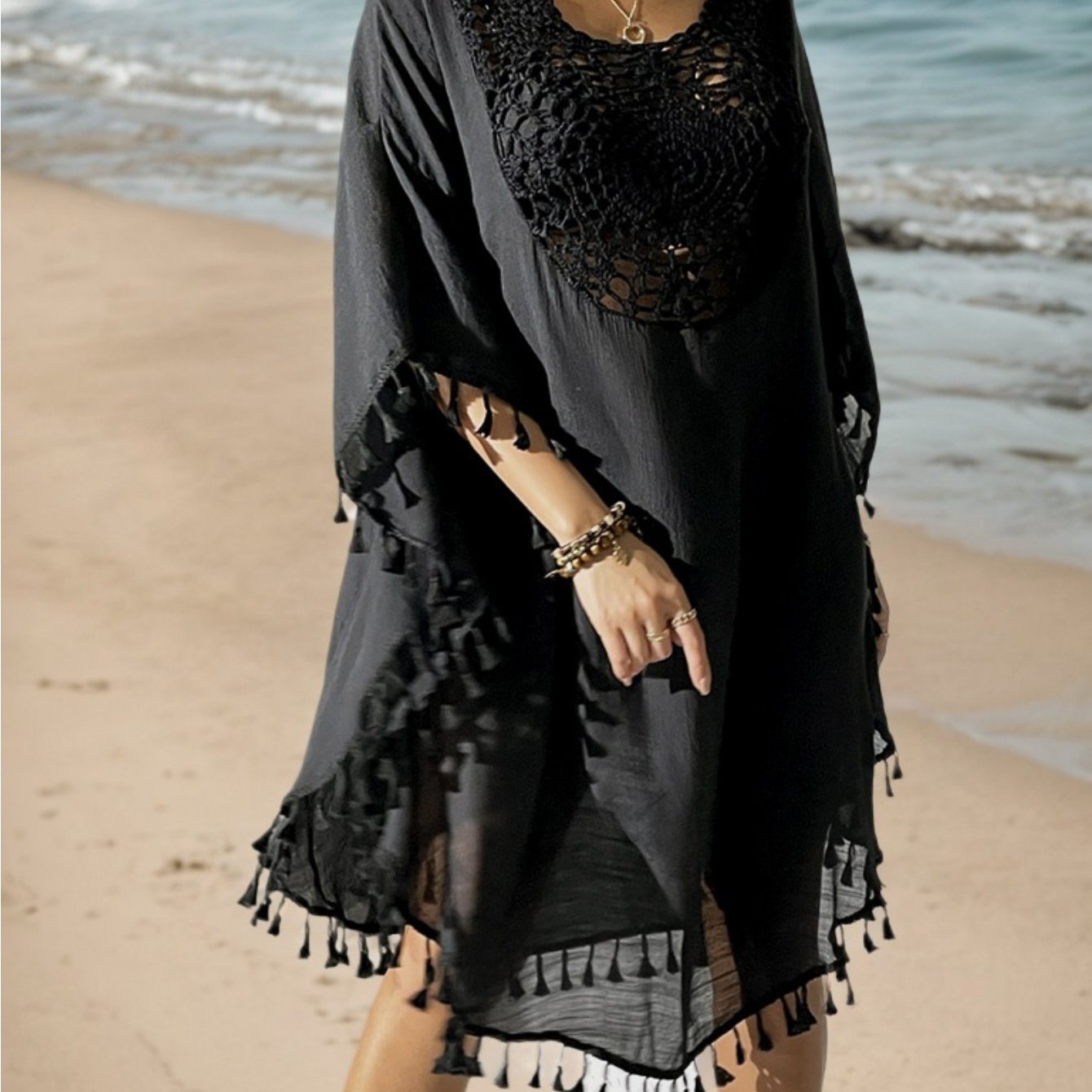 Damen Strand Kaftan Poncho mit Häkel-Details und Quasten – Perfekte Strandmode Cover-Up