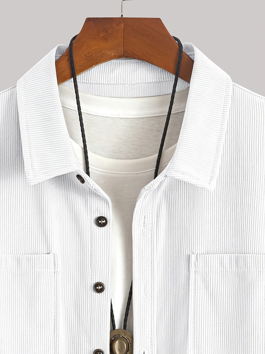 Herenoverhemd met ribfluweellook, knoopsluiting, lange mouwen en twee borstzakken