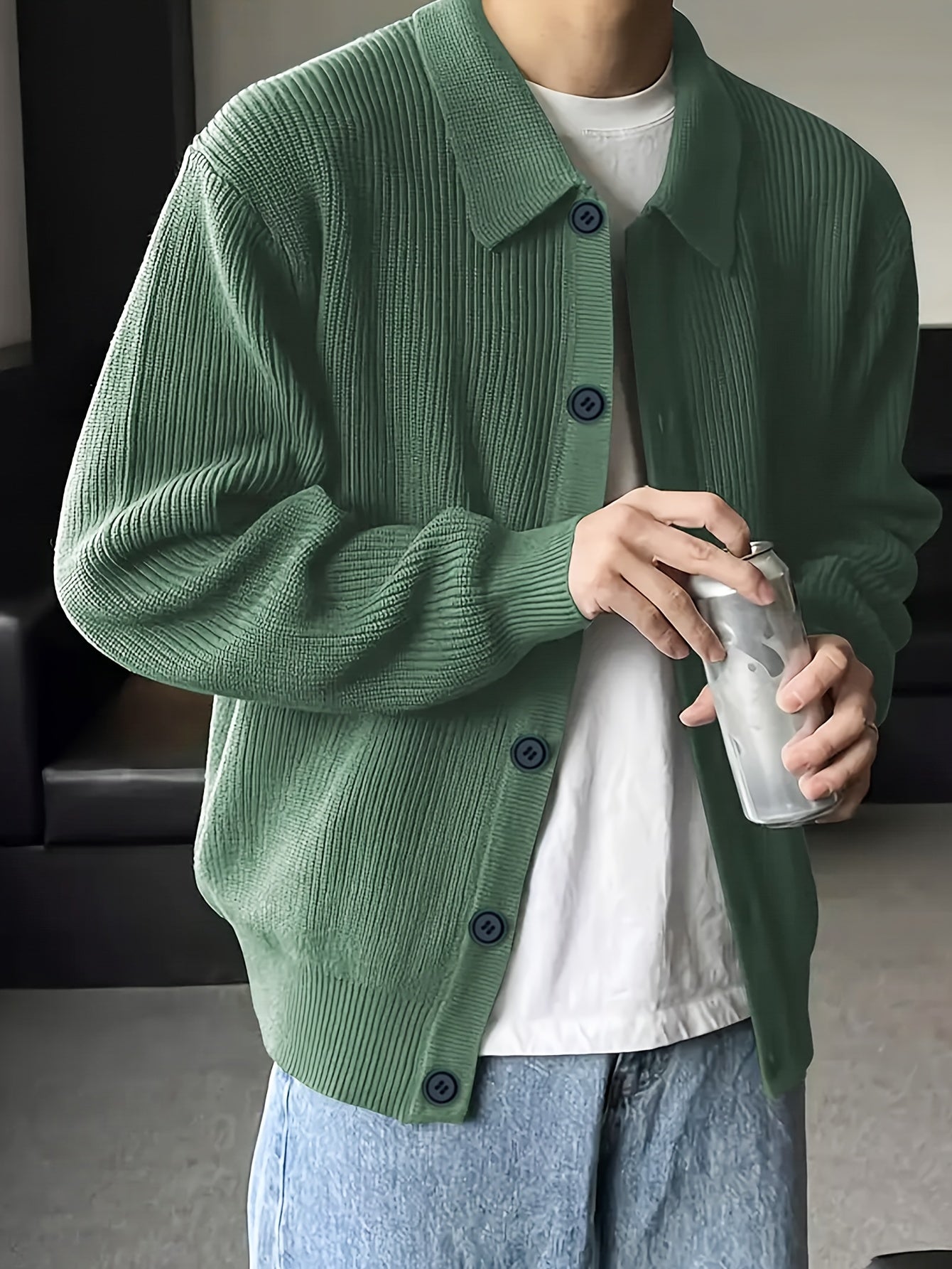 Gerippte Strickjacke mit Reverskragen und Knöpfen für Herren
