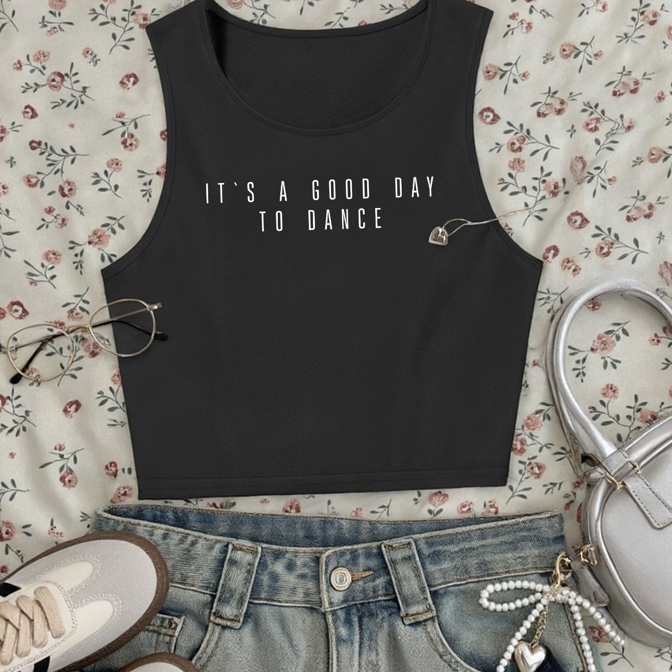 Damen Crop Top mit Print 'It's a Good Day to Dance' – Modernes Tanz-Statement, Freizeit & Streetwear