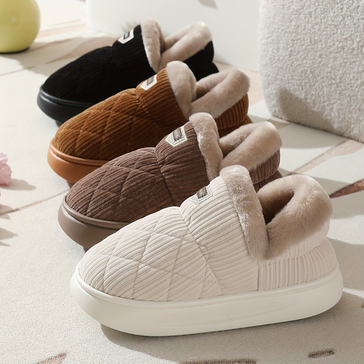 Gesteppte Unisex Hausschuhe mit flauschigem Futter und profilierter Sohle
