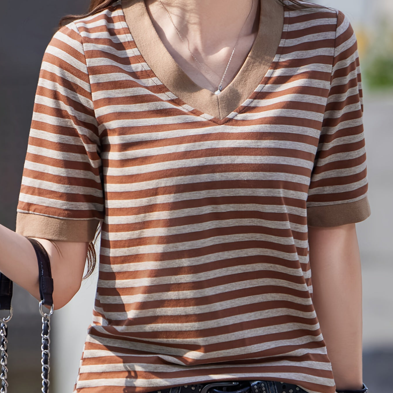 Damen Streifen T-Shirt mit V-Ausschnitt und Kurzarm – Casual Style für Alltag und Freizeit