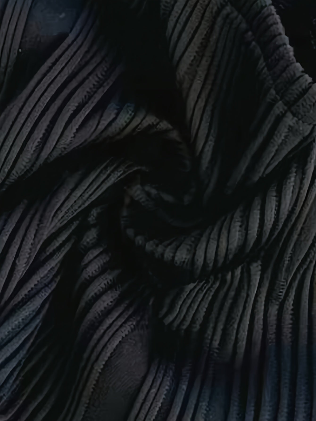 Damen Halterneck Top mit Plissee und Schlüsselloch-Detail – Modisches Ausgeh- und Party-Oberteil