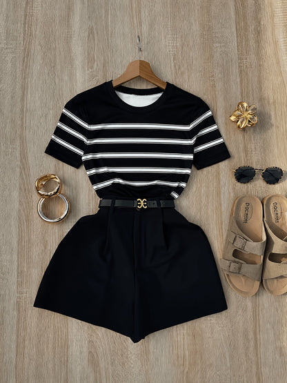 Damen Zweiteiliges Outfit – Gestreiftes Shirt & High-Waist Shorts im Casual-Chic Stil
