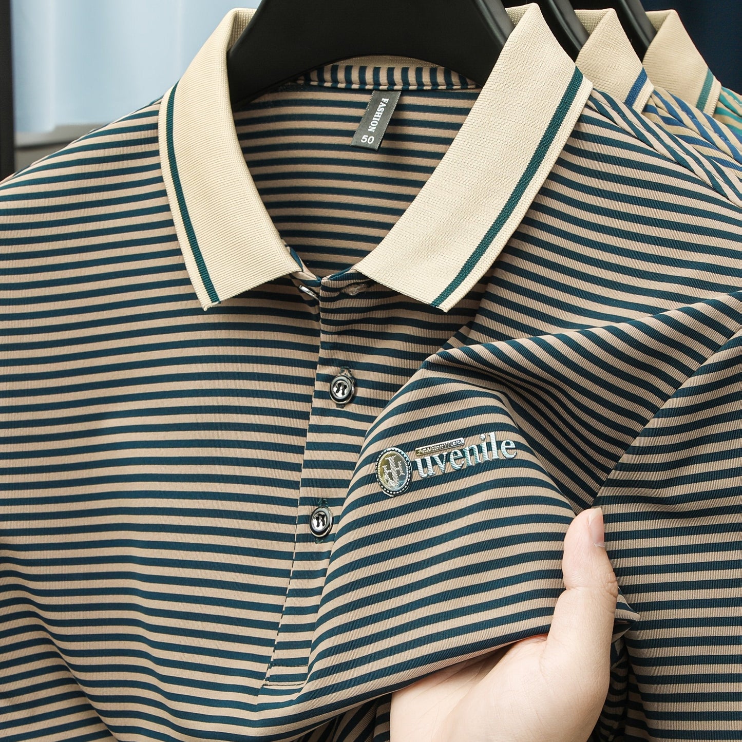 Herren Polo-Shirt mit Streifenmuster und Stickerei – Moderner Freizeitstil