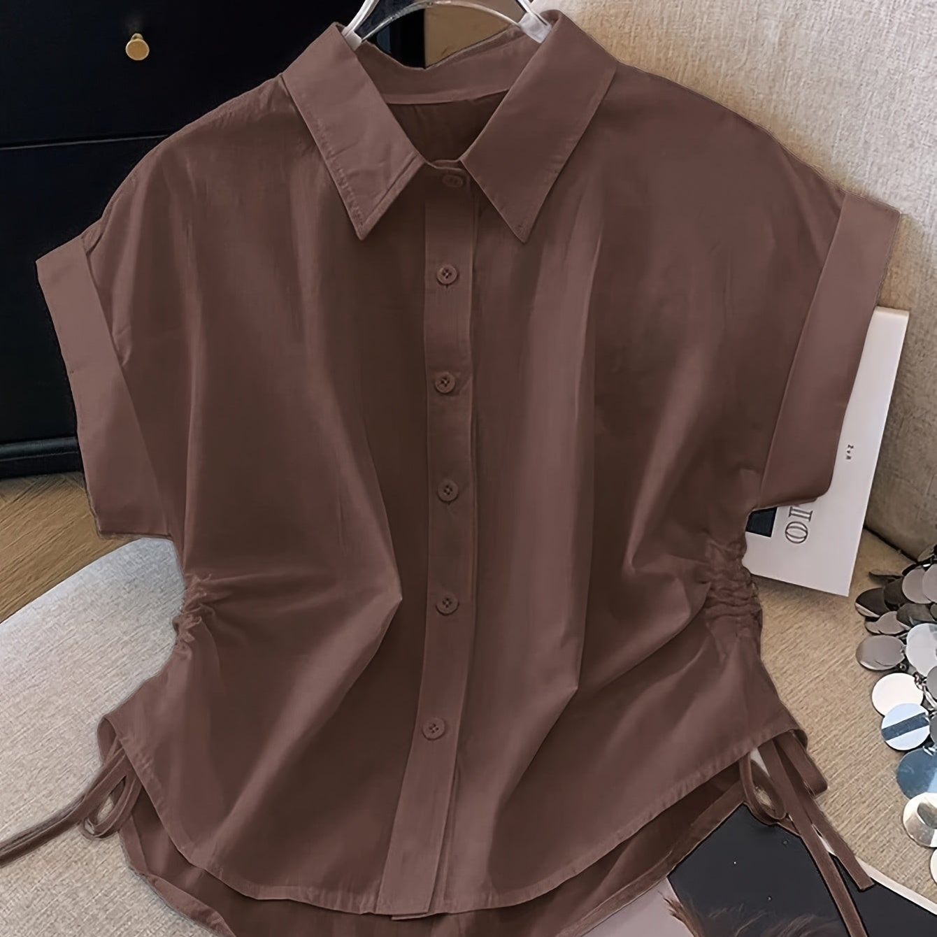 Damen Kurzarm Bluse mit Kragen und Bindeband-Detail – Modernes Business & Freizeit Hemd