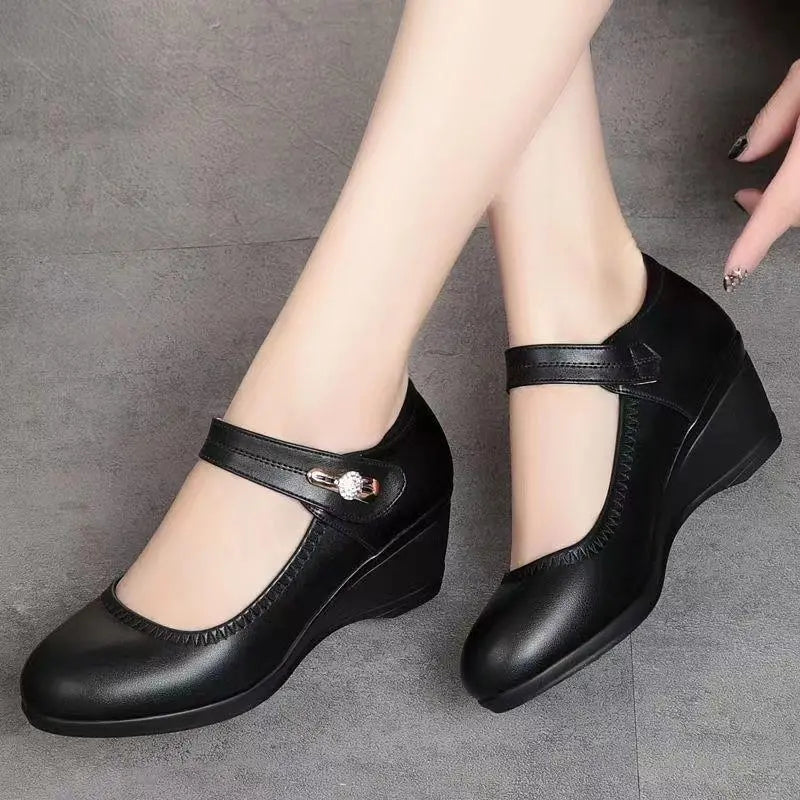 Damen Keilabsatz Schuhe mit Riemen und Schnalle