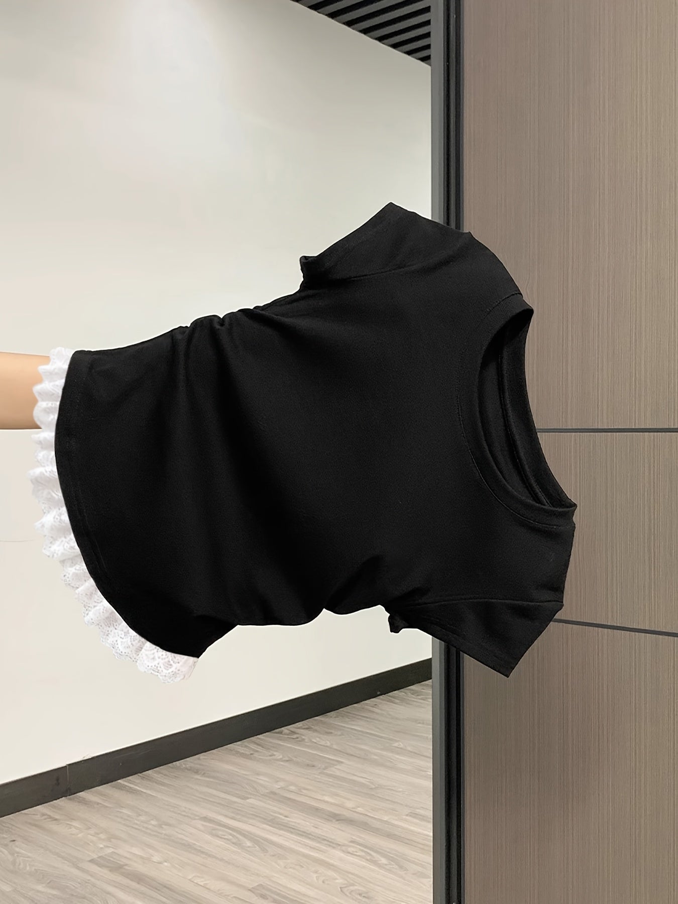 Damen T-Shirt mit Spitze und Raffungen – Feminines Kurzarm Top für Alltag und Freizeit