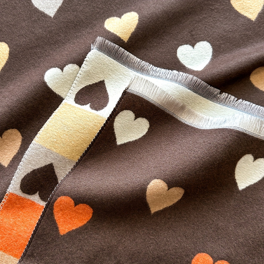 Weicher Schal mit Herzchenmuster – Warmer Winterschal mit Fransenenden