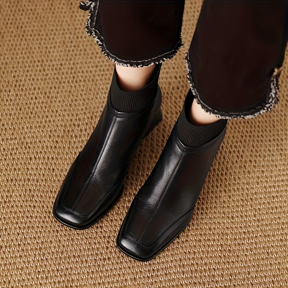 Damen Stiefelette mit eckiger Zehenpartie & geripptem Schaft, Blockabsatz