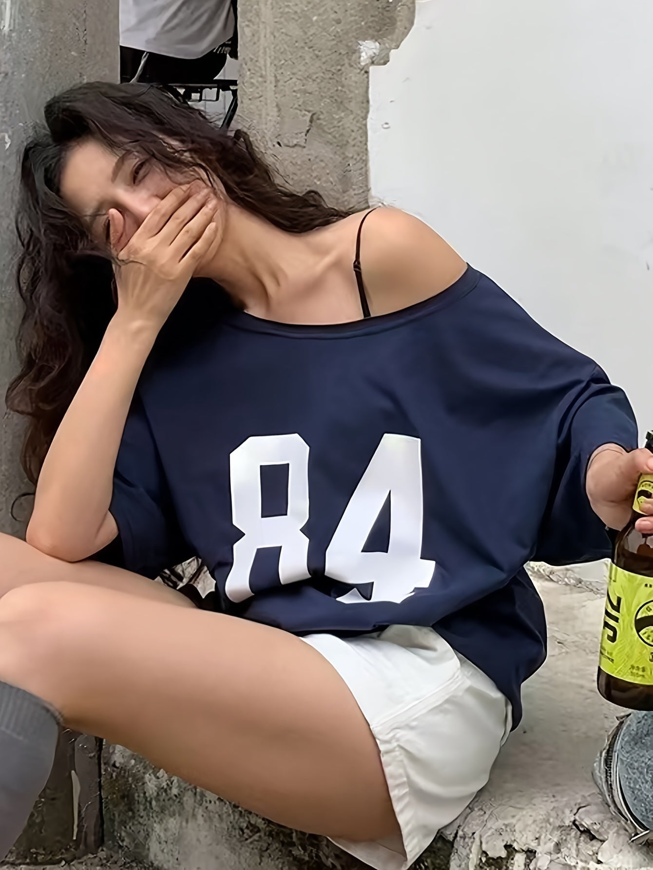 Damen Oversize Varsity T-Shirt mit großem Print 84 – Lässiger Streetwear Look