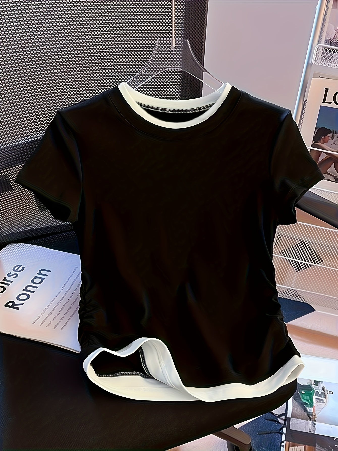 Damen Modernes Kurzarm Shirt mit Layer-Look und Umhängetasche – Lässiges Streetstyle Top