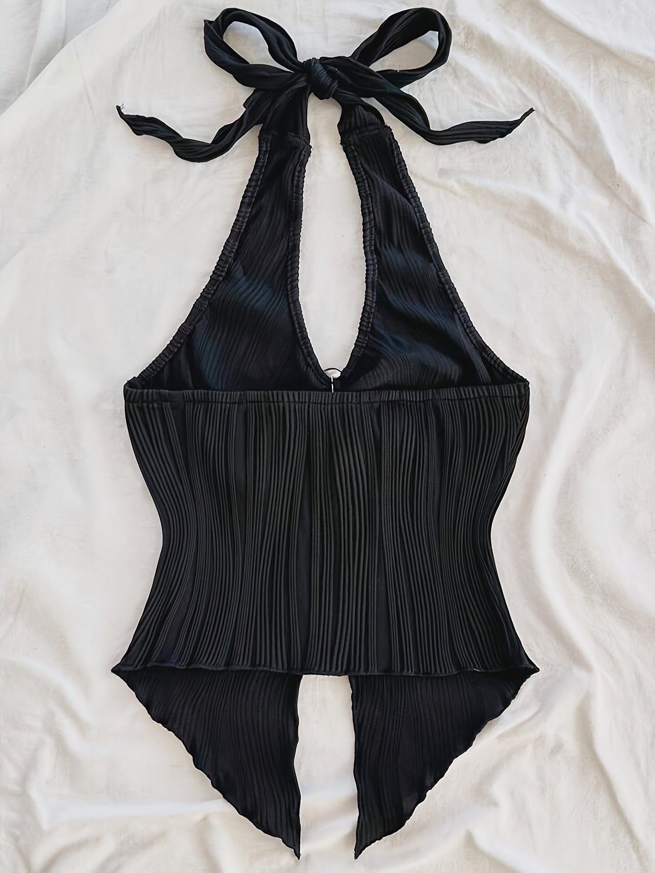Damen Halterneck Top mit Plissee und Schlüsselloch-Detail – Modisches Ausgeh- und Party-Oberteil